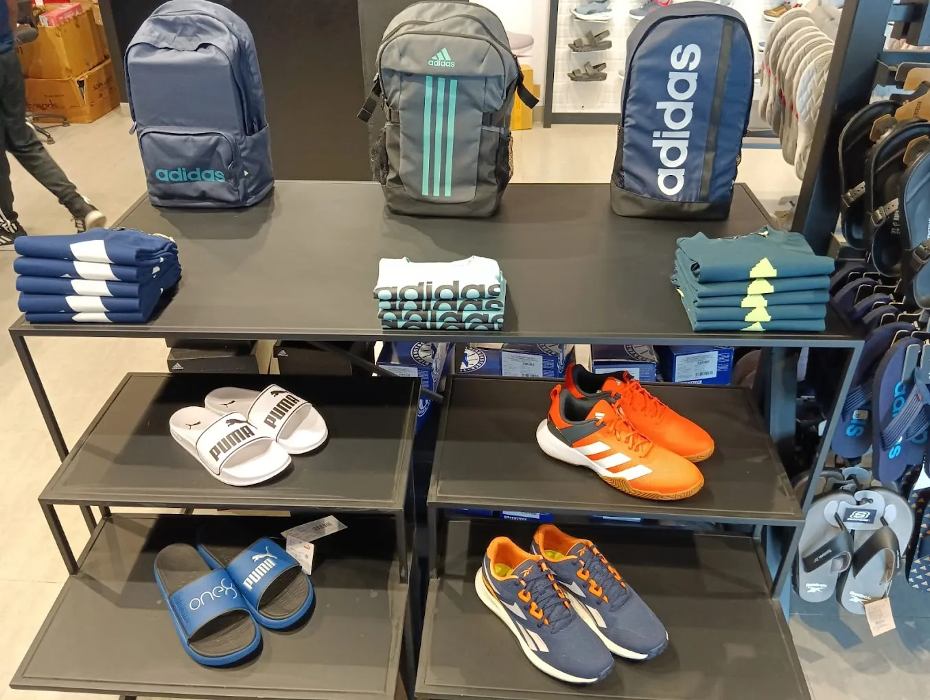 Foot Lounge Adidas Skechers Puma
